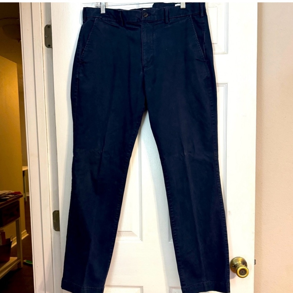 Men’s gap essential straight pants. Black. Size 36x32